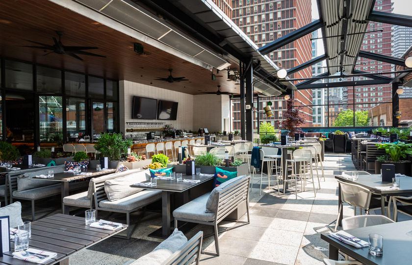 Earls, Kitchen + Bar rooftop venue Earls, Kitchen + Bar rooftop venue